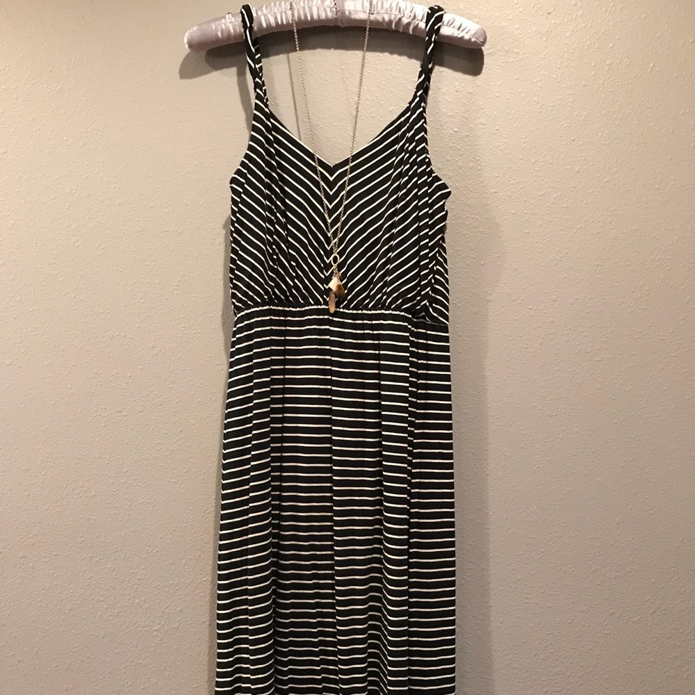 BR knit-like striped, V-neck dress